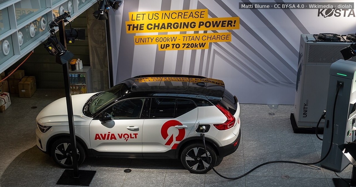 BMW iX1 vs Volvo EX40: Gaya atau Ketangguhan, Mana Lebih Worth di Indonesia?