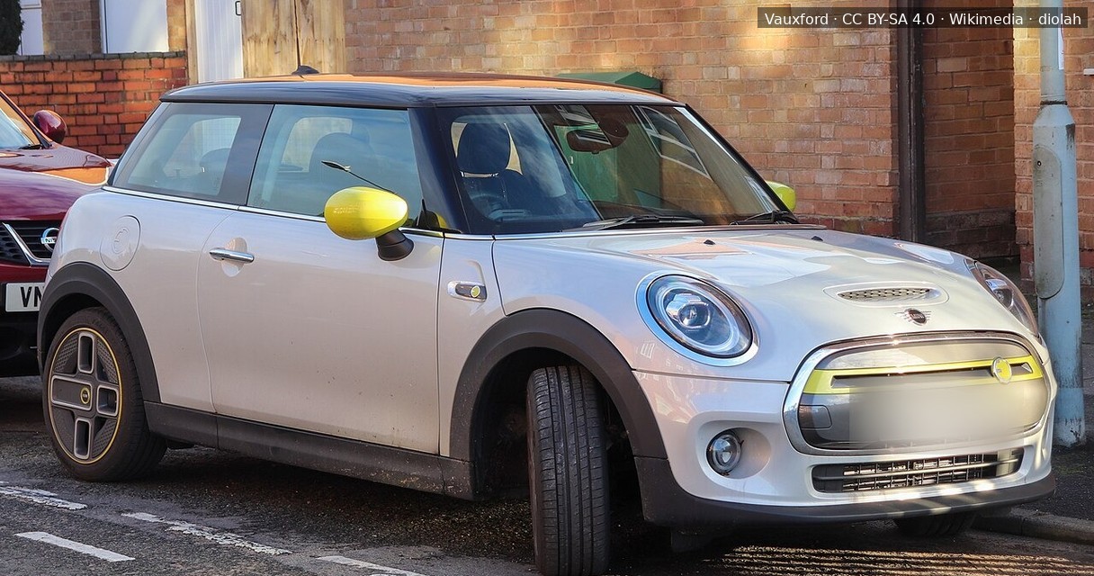 Review MINI Cooper SE 2025: Gaya Premium & Bertenaga, Tapi Jarak Tempuh Terbatas