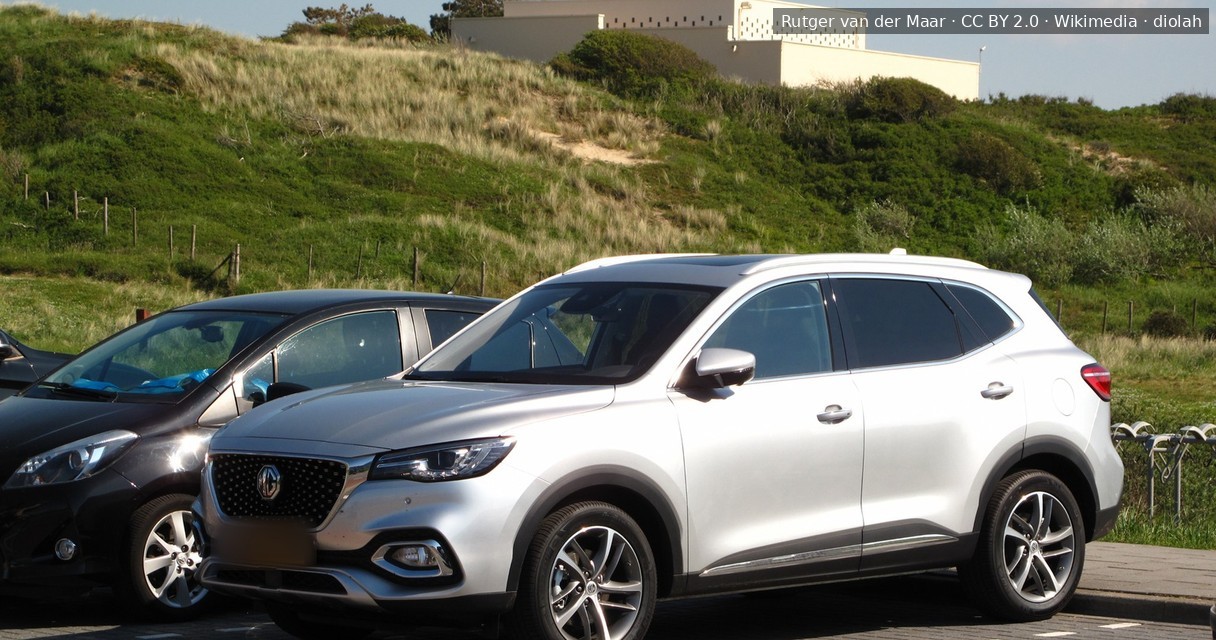 MG ZS EV Review: SUV Listrik Praktis dengan Jarak Klaim 403 km, Cocok untuk Keluarga?