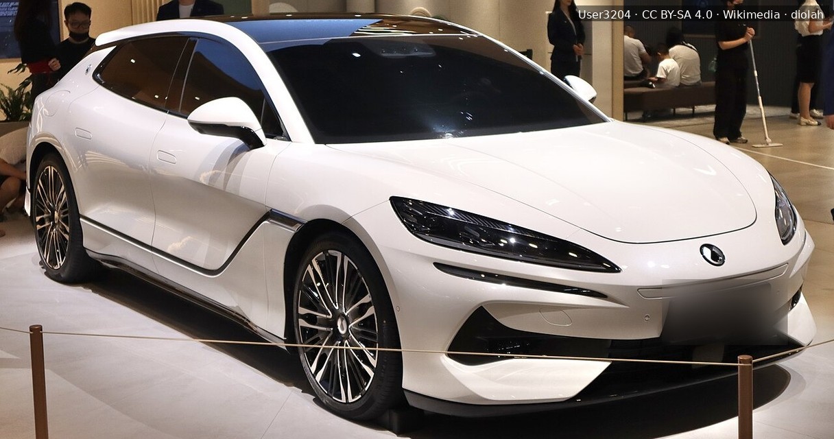 Review Denza Z9 GT: Hyper Sedan Supercar Killer untuk Indonesia?