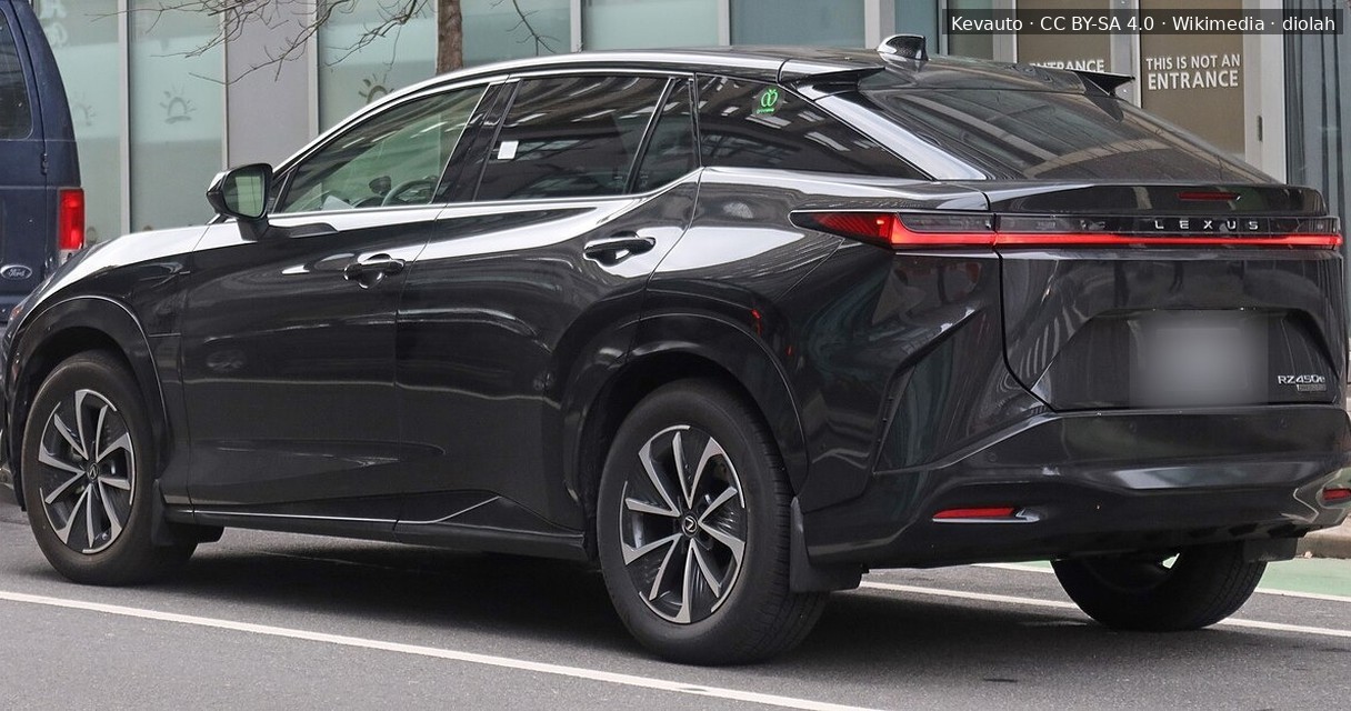 Hongqi E-HS9 vs Lexus RZ 450e: Benturan Dua Filosofi Premium Listrik